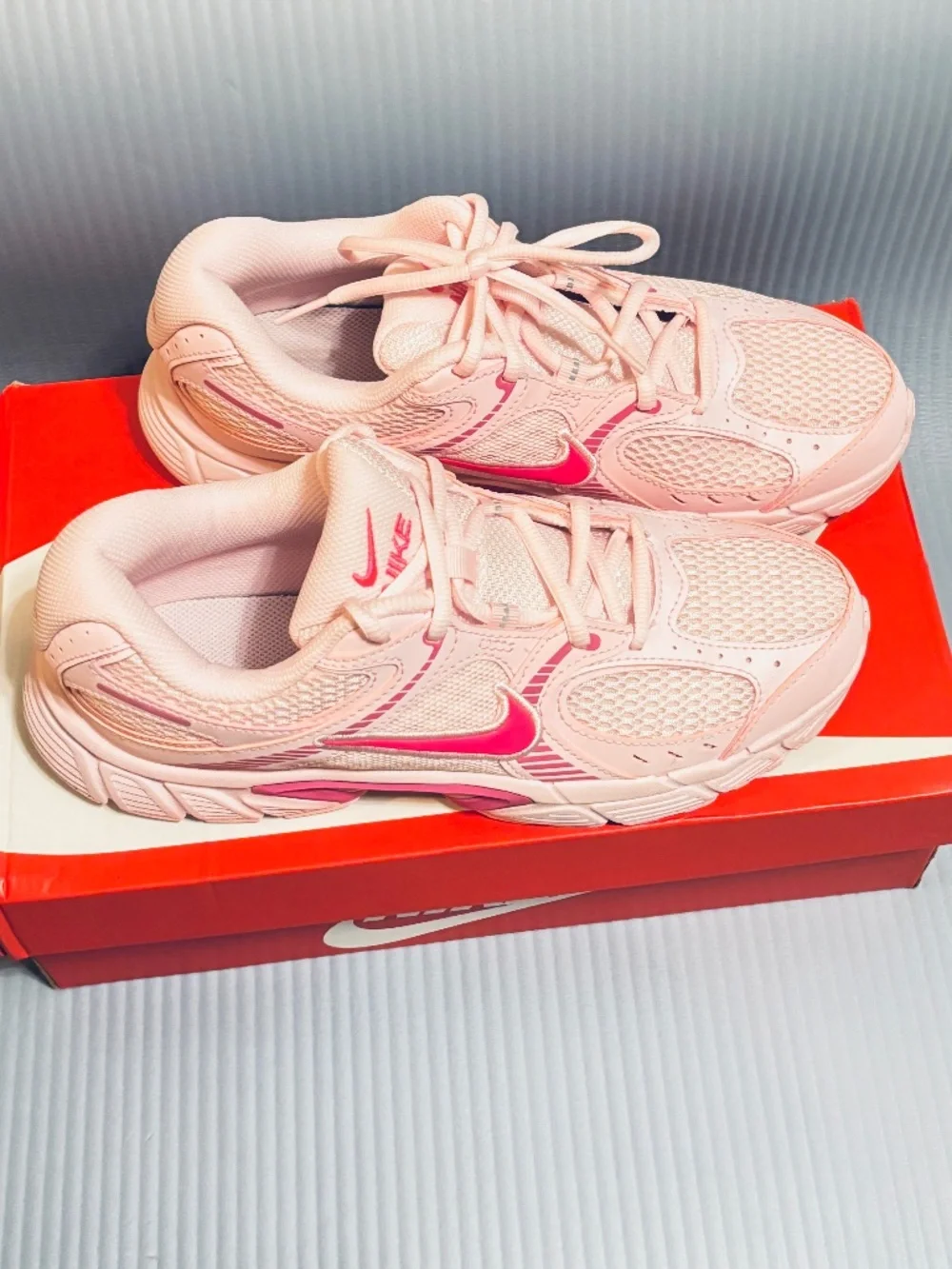 Nike V5 RNR Youth Sneakers 6.5Y Pink-Pinksicle